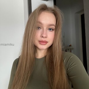 Mia Miku Nude