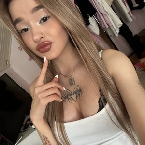 Leyla Mayers Nude