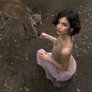 Mugretnug Nude
