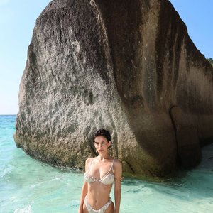 Mugretnug Nude