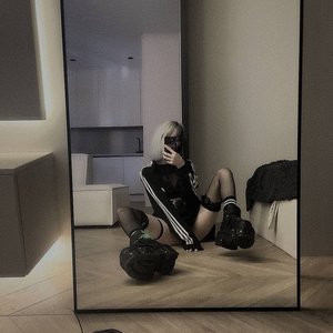 Paradoksi Nude