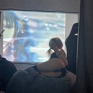 Paradoksi Nude