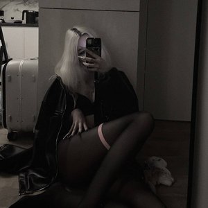 Paradoksi Nude