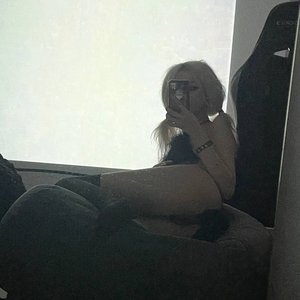 Paradoksi Nude