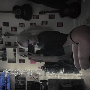 Paradoksi Nude
