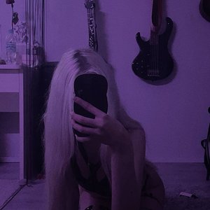 Paradoksi Nude