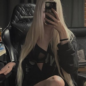 Paradoksi Nude