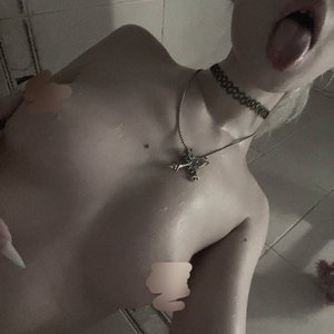 Paradoksi Nude