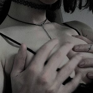 Paradoksi Nude