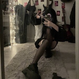 Paradoksi Nude