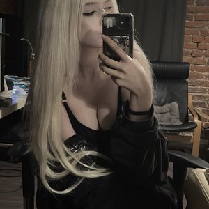 Paradoksi Nude