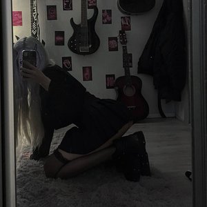 Paradoksi Nude