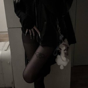 Paradoksi Nude