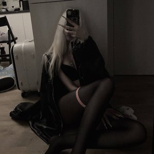 Paradoksi Nude
