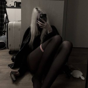Paradoksi Nude