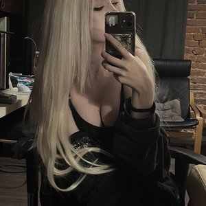 Paradoksi Nude