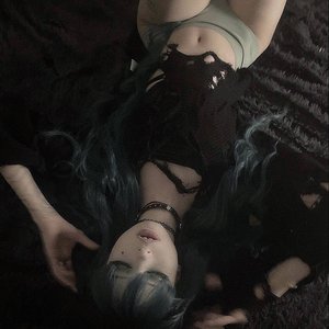 Paradoksi Nude