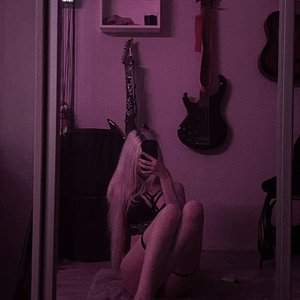 Paradoksi Nude