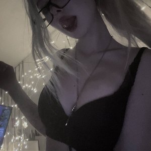 Paradoksi Nude