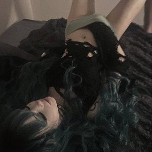 Paradoksi Nude