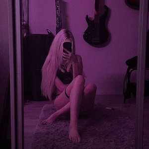 Paradoksi Nude