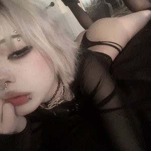 Paradoksi Nude