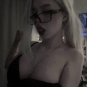 Paradoksi Nude