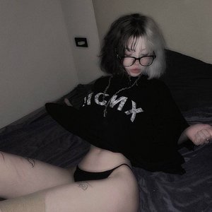 Paradoksi Nude