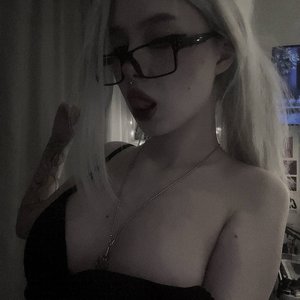 Paradoksi Nude