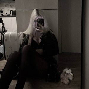 Paradoksi Nude