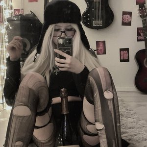 Paradoksi Nude
