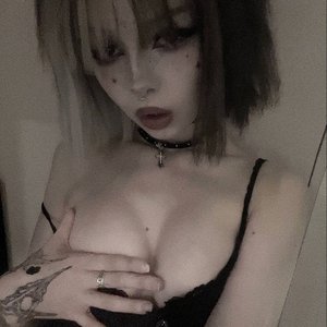 Paradoksi Nude