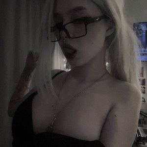 Paradoksi Nude