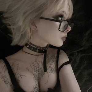 Paradoksi Nude