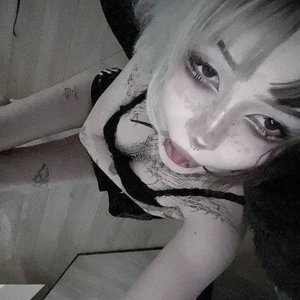 Paradoksi Nude
