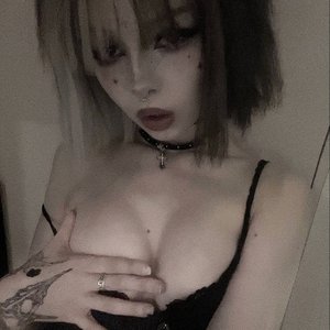 Paradoksi Nude