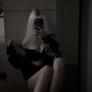 Paradoksi Nude