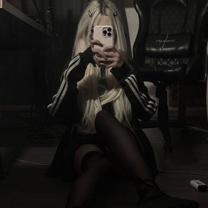 Paradoksi Nude