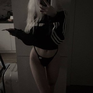 Paradoksi Nude