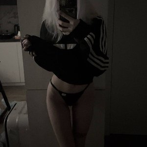 Paradoksi Nude