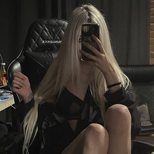 Paradoksi Nude