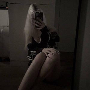 Paradoksi Nude