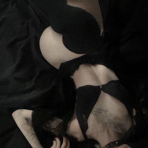 Paradoksi Nude