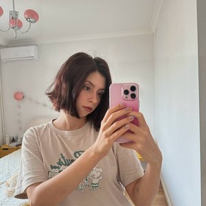Dora Nude