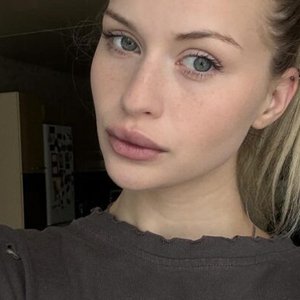 Abrikosa Nude