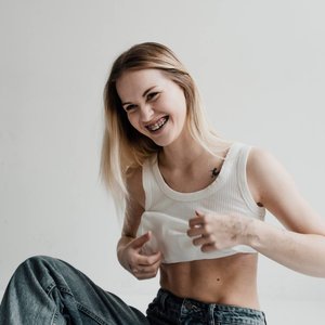 Abrikosa Nude