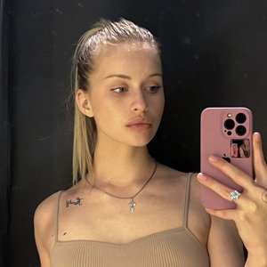Abrikosa Nude