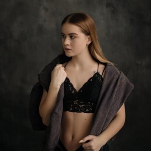 Abrikosa Nude