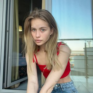Abrikosa Nude