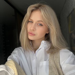 Abrikosa Nude